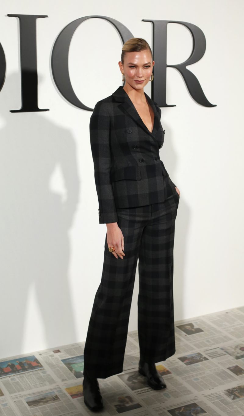 Karlie Kloss na prehliadke značky Dior v Paríži.