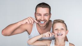 Ako si správne čistiť zuby. A ako pomôcť krivým v dospelosti