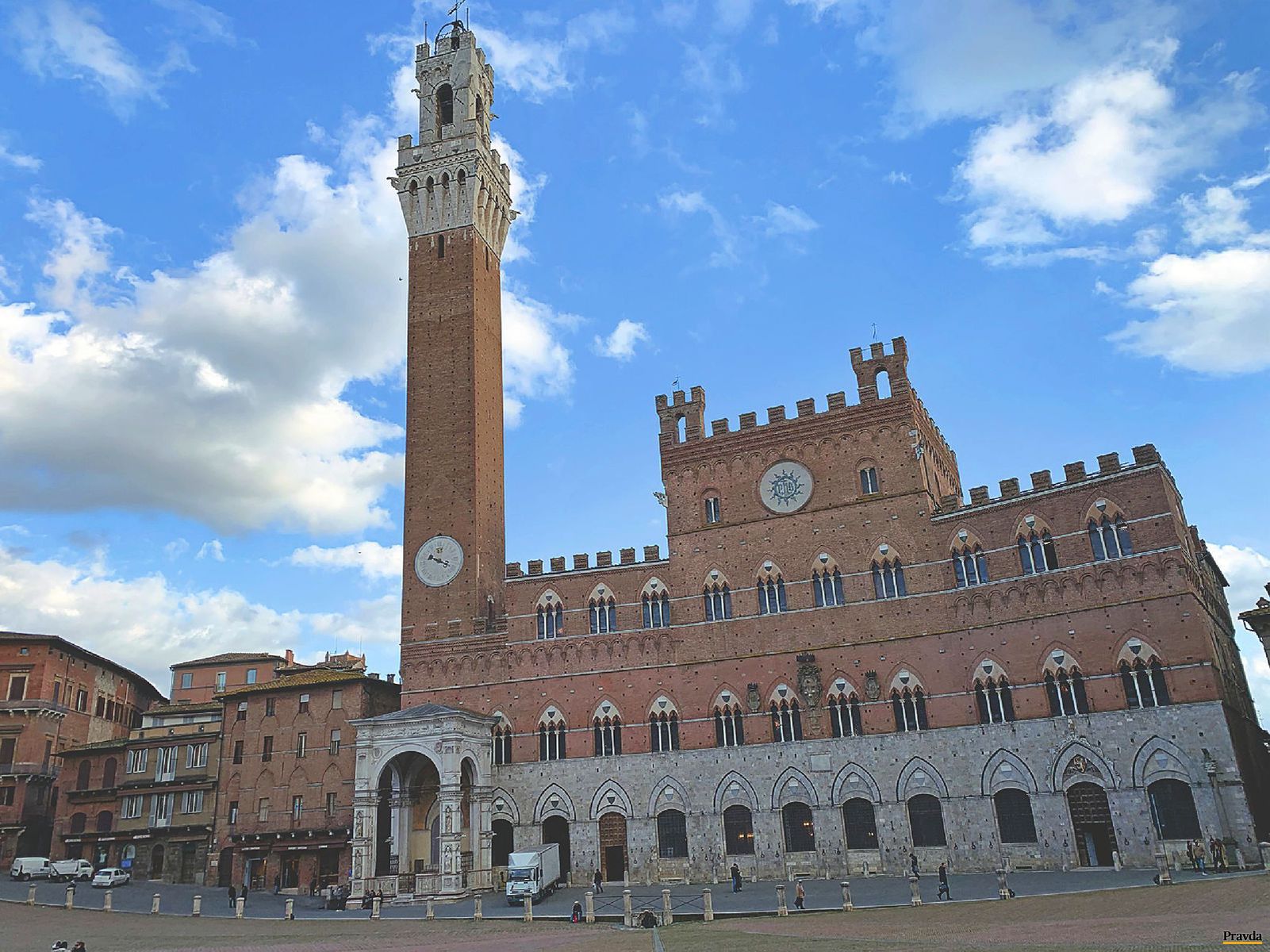 Palazzo Pubblico s vežou Torre del Mangia na...