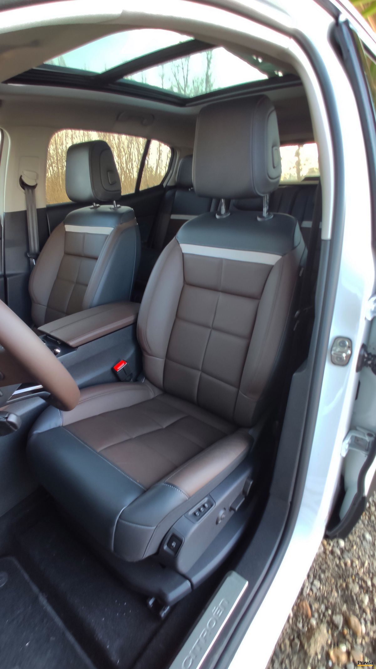 Sedadlá Citroënu C5 Aircross sú veľké a pohodlné.