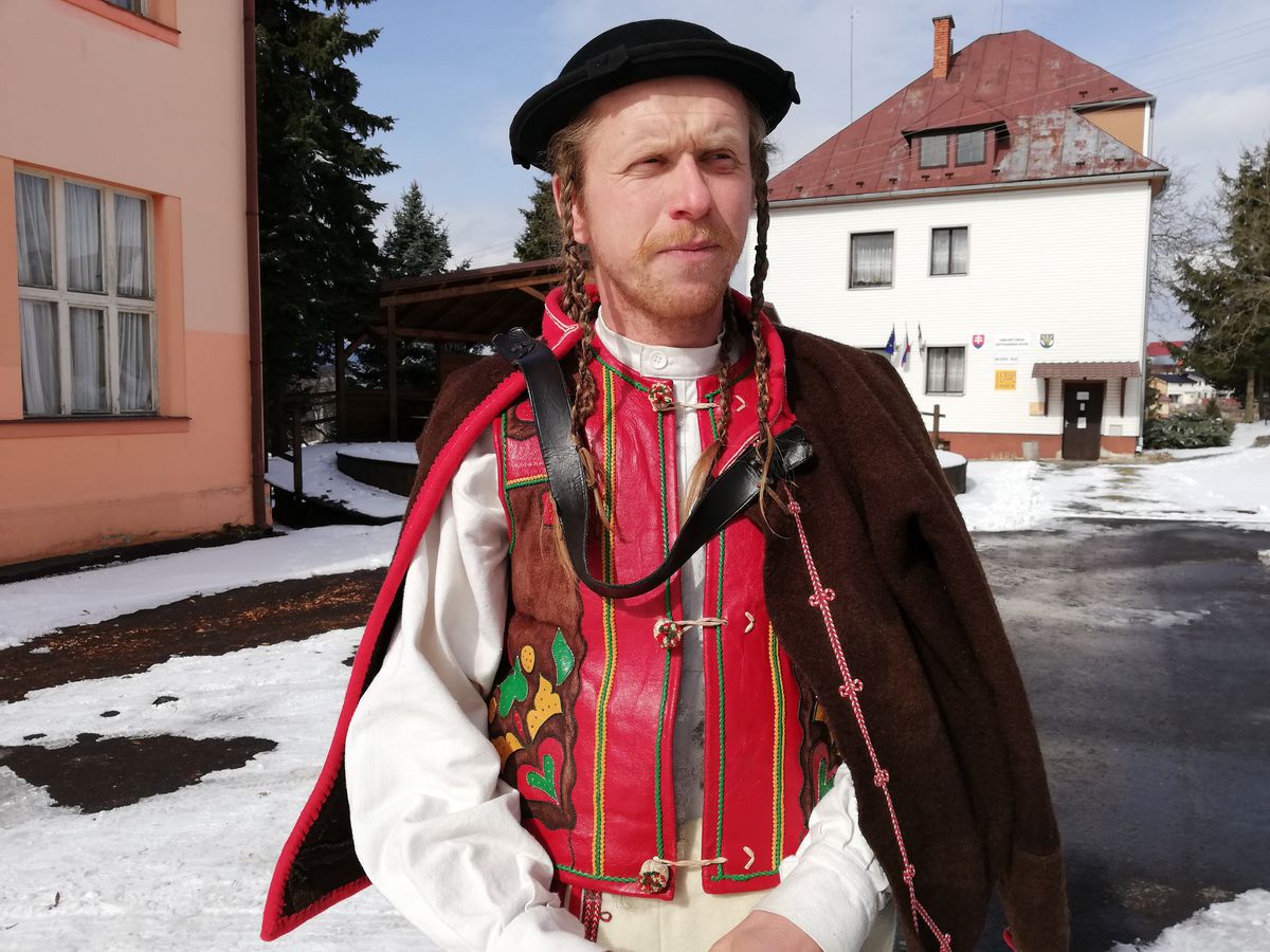 Jozef Kučera volil v Detvianskej Hute v...