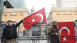 Erdogan hovoril s Trumpom o bojoch v Sýrii, nežiadal NATO o pomoc