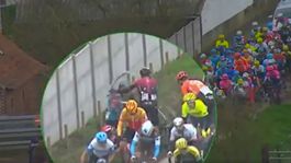 Šialený skrat známeho búrliváka. Do iného jazdca hodil bicykel 