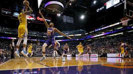 Zdecimovaní Warriors vyhrali s 8 zdravými. Senzačná prehra Lakers