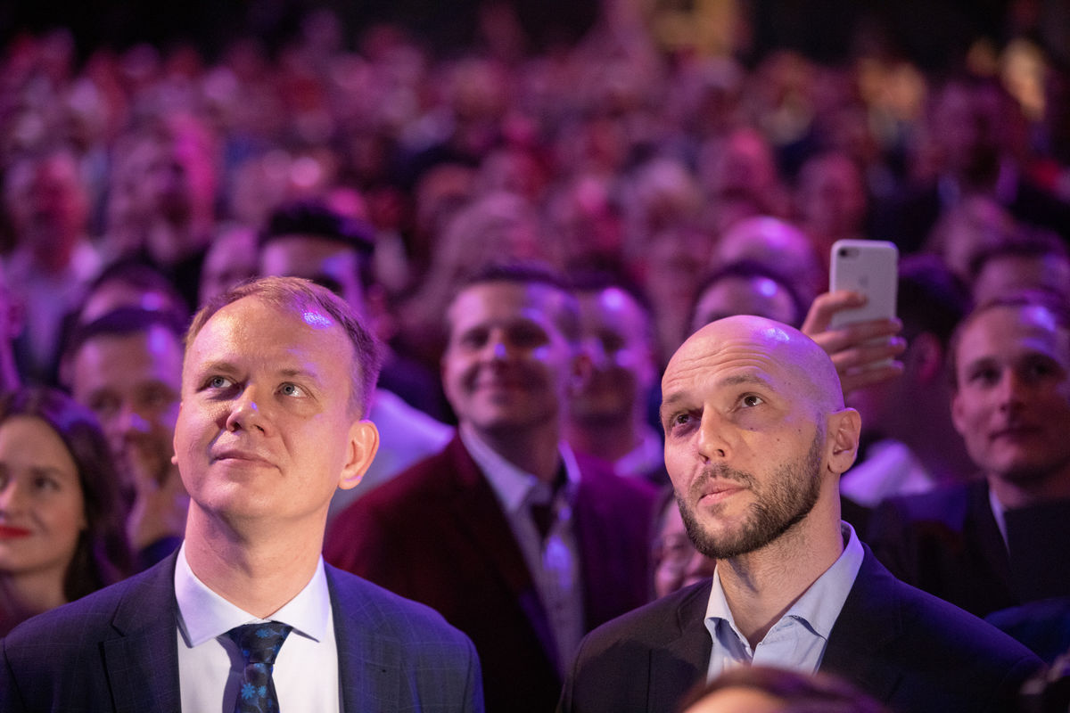 Zľava uprostred: Predseda Spolu Miroslav...