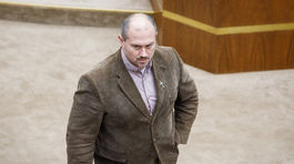 Súd zrušil pojednávanie s Kotlebom