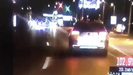 Pre vodiča bez ‘vodičáku‘ neplatia pravidlá? Pozrite si, ako jazdil