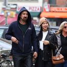 Nicolas Cage a jeho partnerka Riko Shibata počas prechádzky na Manhattane.