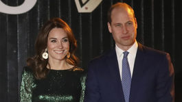 Princ William a jeho manželka Kate, vojvodkyňa z Cambridge počas návštevy továrne na výrobu piva Guinness v Dubline. Vojvodkyňa si obliekla šaty z kolekcie The Vampire´s Wife. 