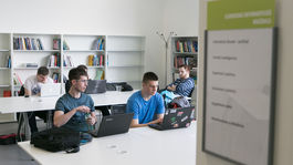 Časť študentov FIIT STU ohlásila protestné akcie, žiadajú odstúpenie dekana 