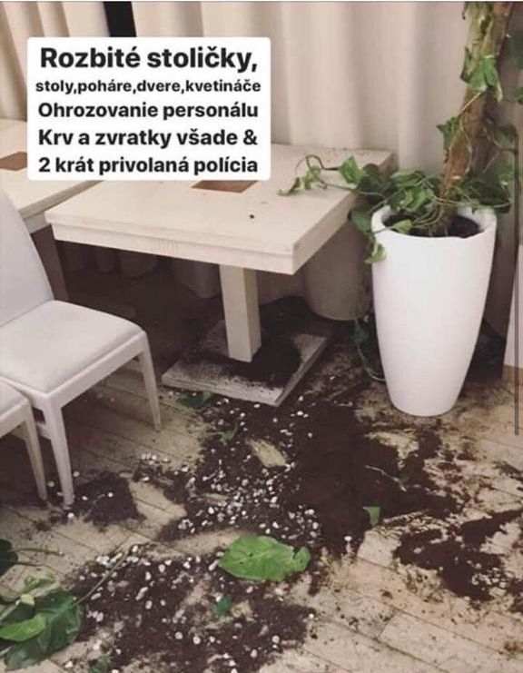 Spúšť po hokejistoch HC Košice v hoteli Slamený...