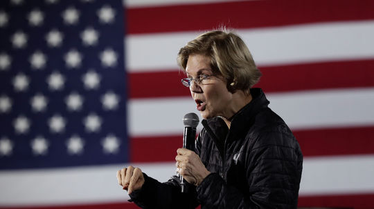 Niekdajšia favoritka Warrenová sa vzdala prezidentskej kandidatúry 