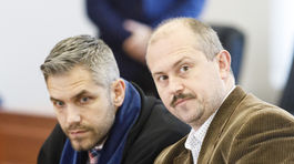 Kotleba spochybnil znalca v kauze sporných šekov, proces bol odročený