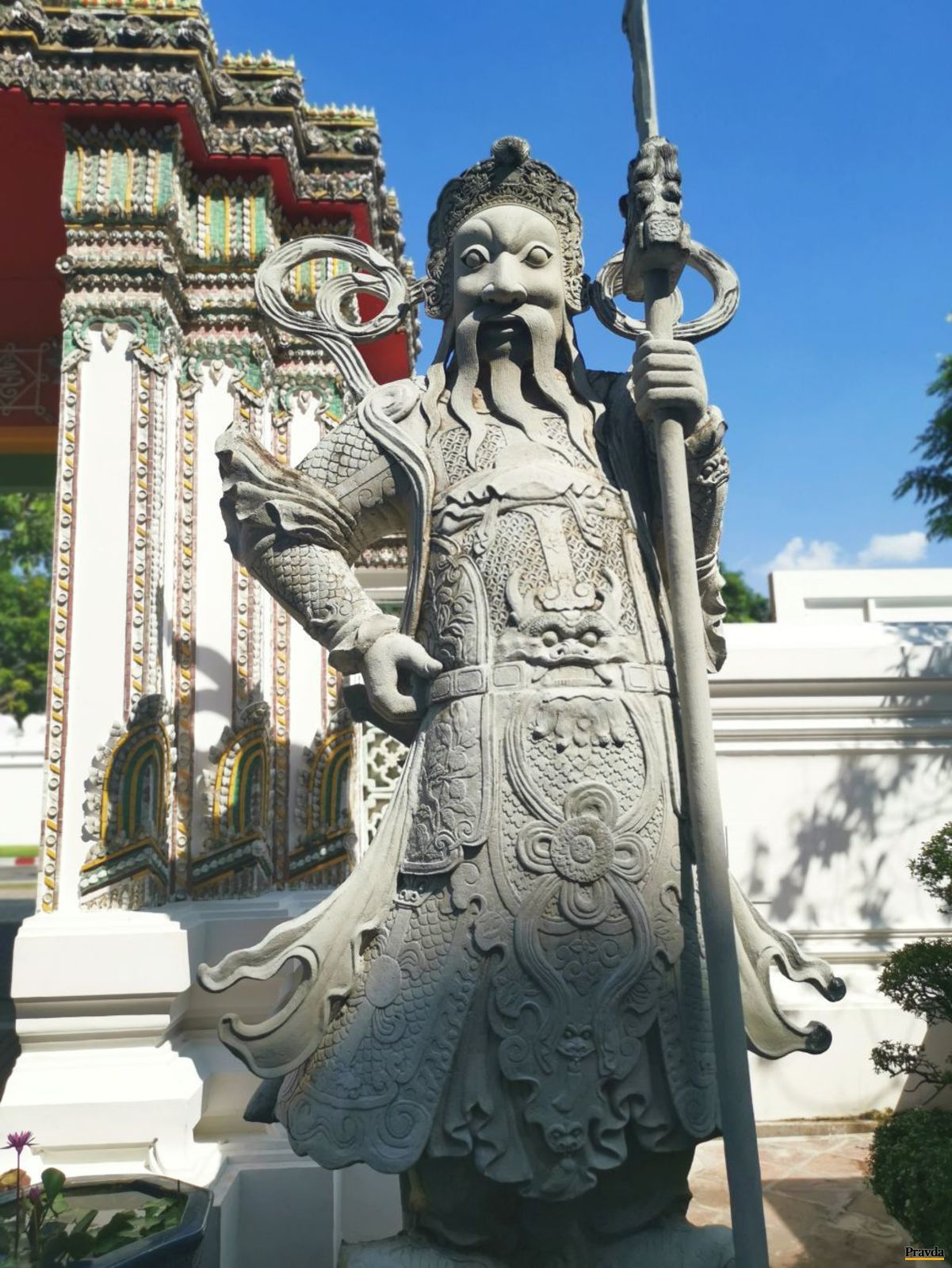 Historické monumenty v chrámovom komplexe Wat Pho.