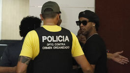 Ako v juhoamerickej telenovele. Ronaldinha opäť zatkli pre falošný pas