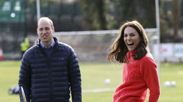 Deti spovedali Williama aj trojnásobnú mamu Kate... také otázky veru nečakali!