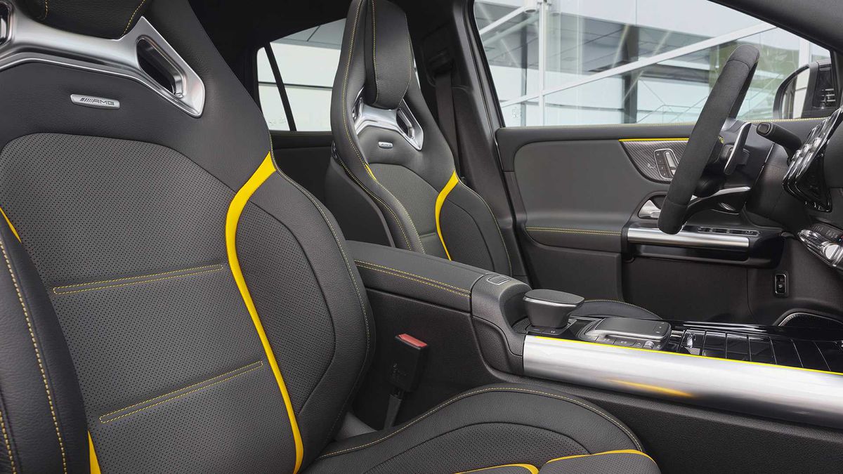 Športové sedadlá AMG Performance sú sériovo...