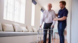 Čo by ste mali vedieť o príspevku na opatrovanie