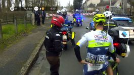 Nevyspytateľný život v pelotóne. Lídra odstavil vlak 