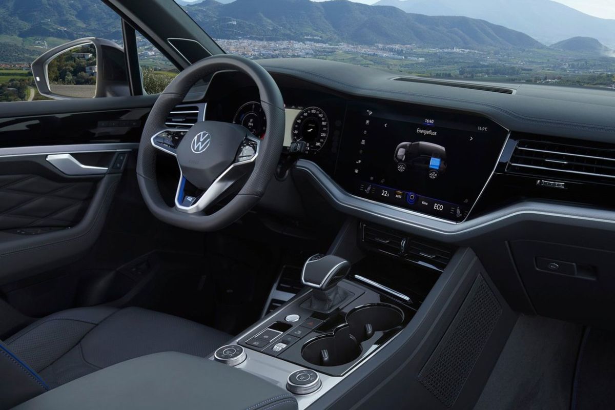 Interiér je vybavený úplne novým volantom,...