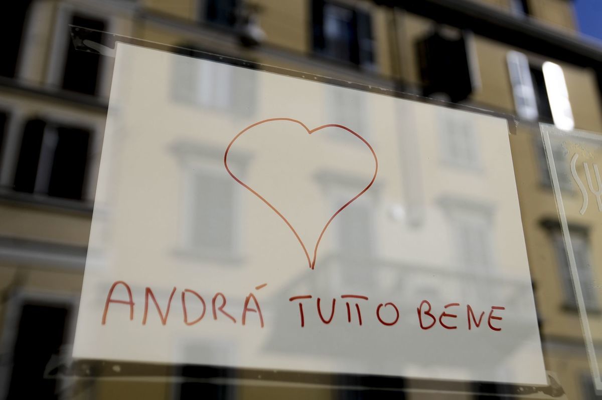 Nápis v taliančine ("Všetko bude v...