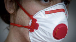 Pre štát zohnal predražené rúška. Prišiel o prácu