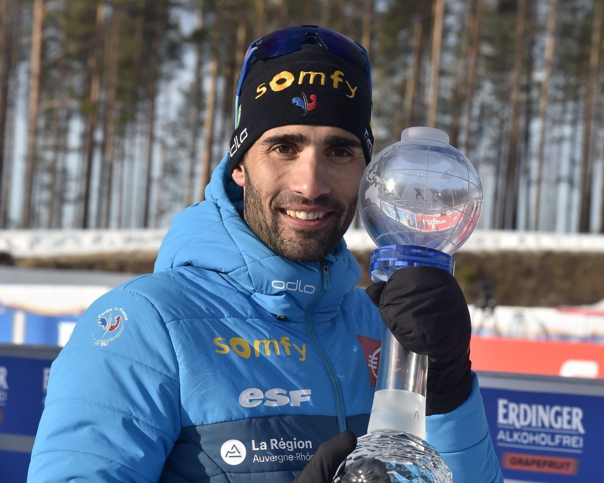 Martin Fourcade s víťaznou trofejou zo stíhačky...