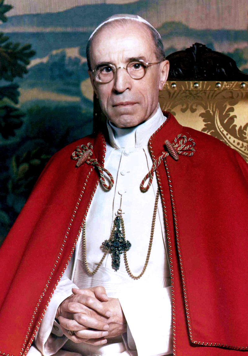 Pápež Pius XII. sedel na "Petrovom...