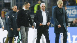 V Nemecku ho nenávidia. Zdolá koronavírus kontroverzný miliardár?