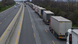 Maďarsko sa zatvorilo. Kamióny vytvorili nekonečné kolóny