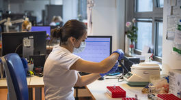 Obmedzí sa vychádzanie z domovov? Zatiaľ ešte nie