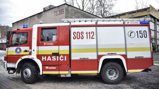 Hasiči varujú pred rozsiahlym požiarom  trávy v obci Olcnava 