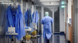 Koronavírus si vyžiadal viac ako 11 000 obetí, svet sa zatvára