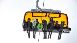 Lyžiarske strediská prepúšťajú sezónnych zamestnancov