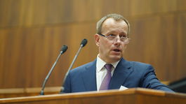 Kollár by bral Podmanického, Raši stojí za Pellegrinim