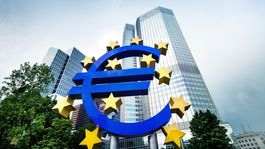 Poplatky v bankách rastú. Pôjdu ešte hore a za čo si ľudia priplatia?