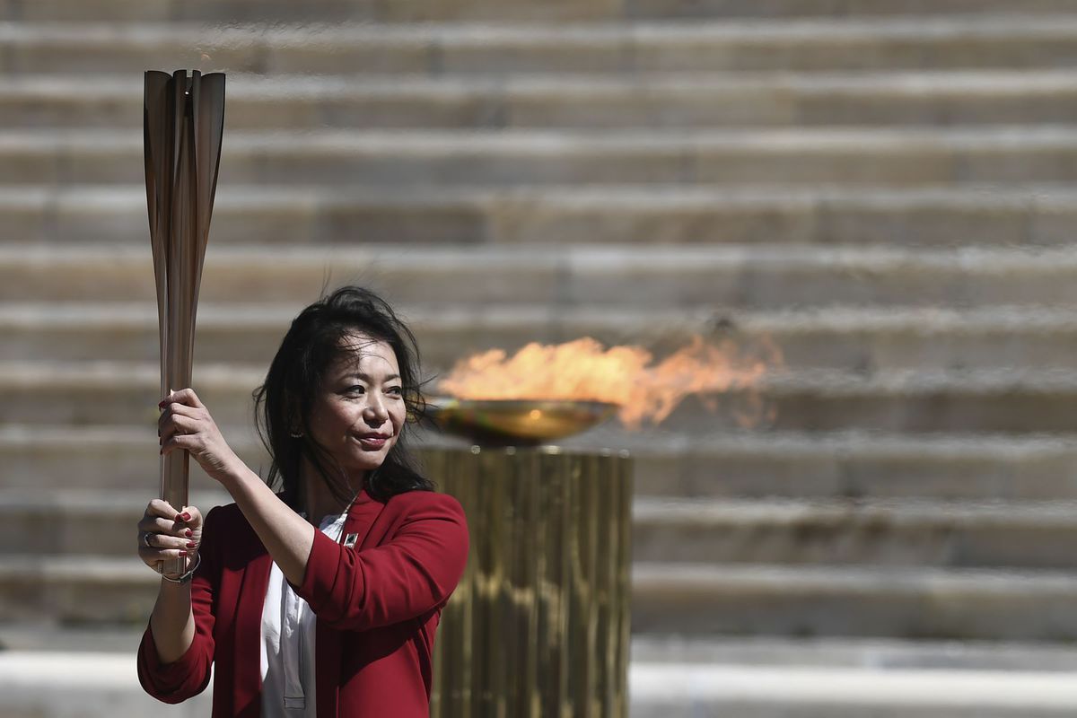 Olympijský oheň zostane v Japonsku.