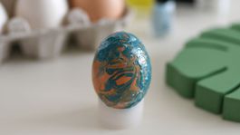 Lak na nechty a špáradlo! S deťmi vyzdobte veľkonočné vajíčka netradične