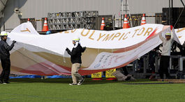 Japonsko musí hľadať. Otázky pribúdajú, odpovede nie