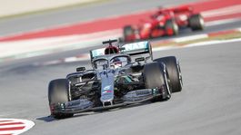 Jubileum v tieni pandémie. Sezóna F1 sa nemusí vôbec začať, pripúšťa expert