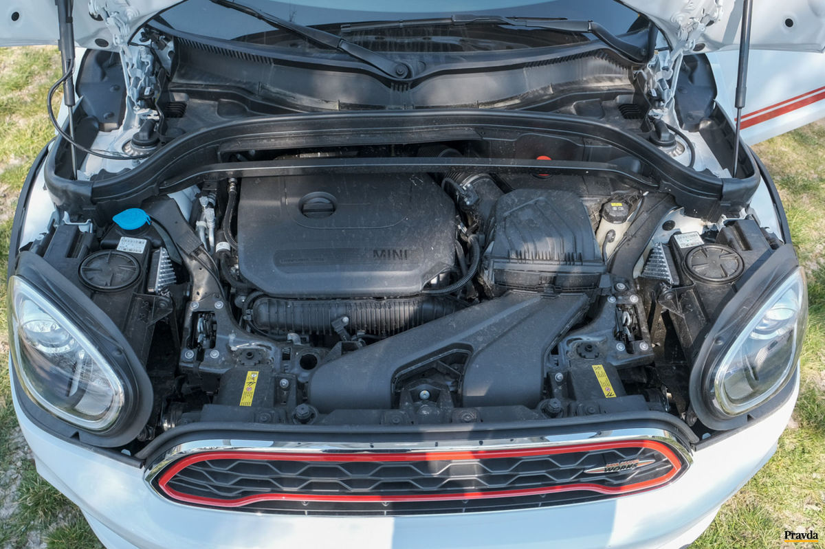 Z benzínového dvojlitrového motora vychádza 306...