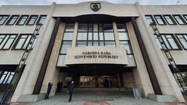 Fungovanie parlamentu je v ohrození. Poslancov ubúda