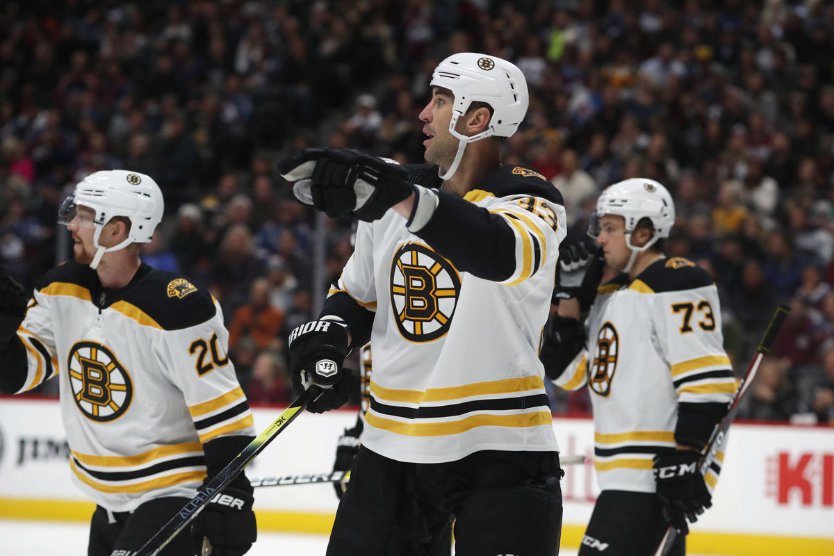 Zdeno Chára v drese Bostonu.