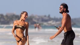 Talianska sexica na mexickej pláži: Epidémia zúri, ona úsmev veru nestráca!