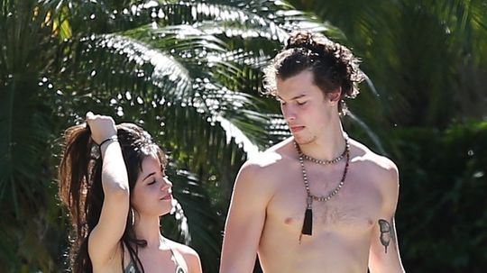 Speváčka Camila Cabello a jej partner Shawn...