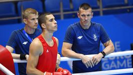 Kritika spoločnosti. Prečo utrpenie víťazí nad šťastím? pýta sa Tomi Kid 