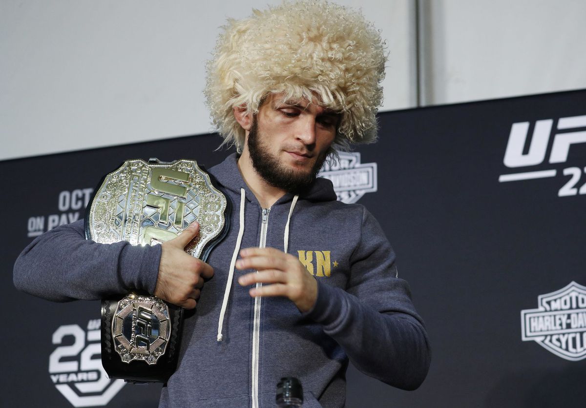 Šampión v ľahkej váhe organizácie UFC Chabib...
