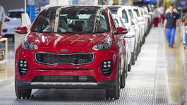 Koniec krízy? Kia obnovuje výrobu automobilov v Žiline 