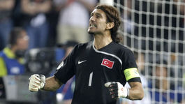 Turecké legendy bojujú s vírusom. Terima prepustili, Rüstü je v kritickom stave 