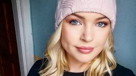 Neľudské podmienky! Žena v karanténe v luxusnom hoteli sa sťažuje, že musí jesť na posteli